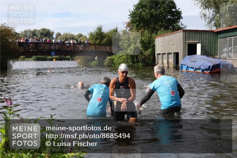 31.08.2025 - Elbe Triathlon Hamburg Luisa Fischer http://msf.ph/oto/8685494 31.08.2025 10:38:42 Schwimmen 1424, 1437, 1496 meine-sportfotos.de