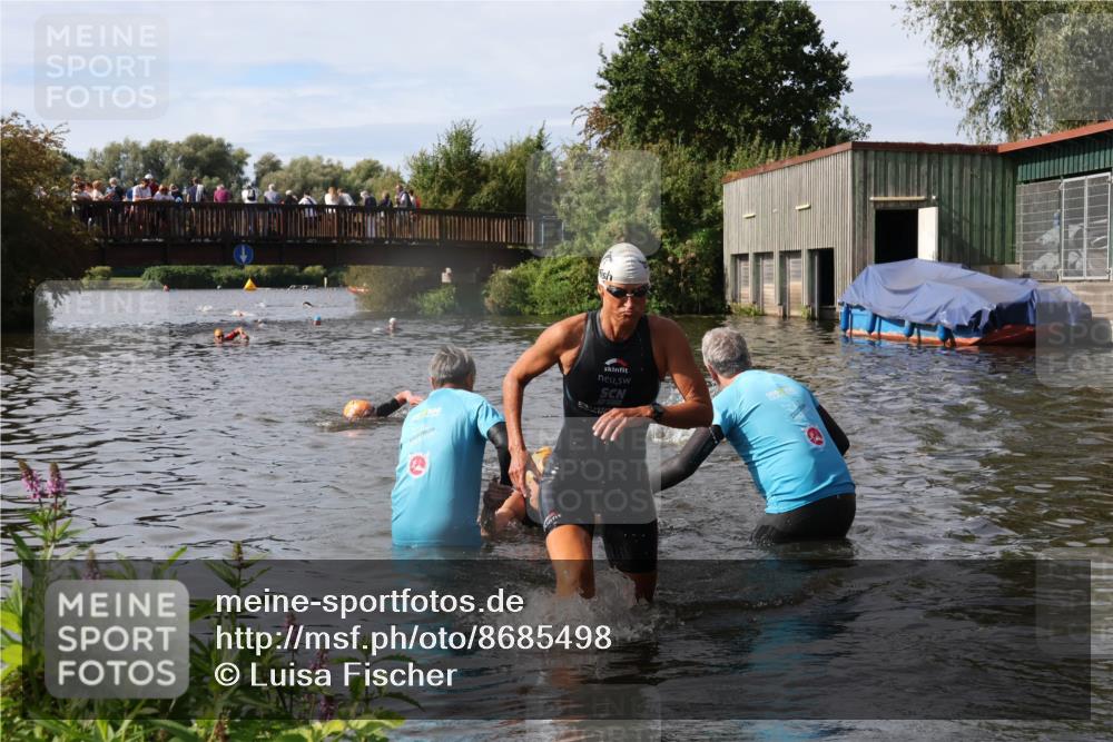 31.08.2025 - Elbe Triathlon Hamburg Luisa Fischer http://msf.ph/oto/8685498 31.08.2025 10:38:42 Schwimmen 1424, 1437, 1496 meine-sportfotos.de