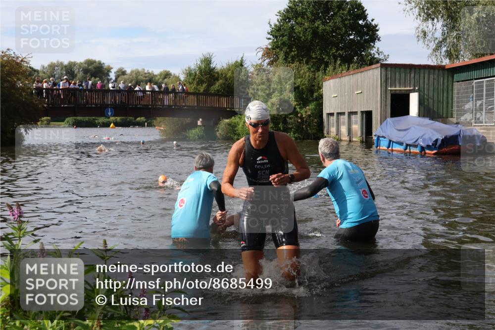 31.08.2025 - Elbe Triathlon Hamburg Luisa Fischer http://msf.ph/oto/8685499 31.08.2025 10:38:43 Schwimmen 1424, 1437, 1496 meine-sportfotos.de
