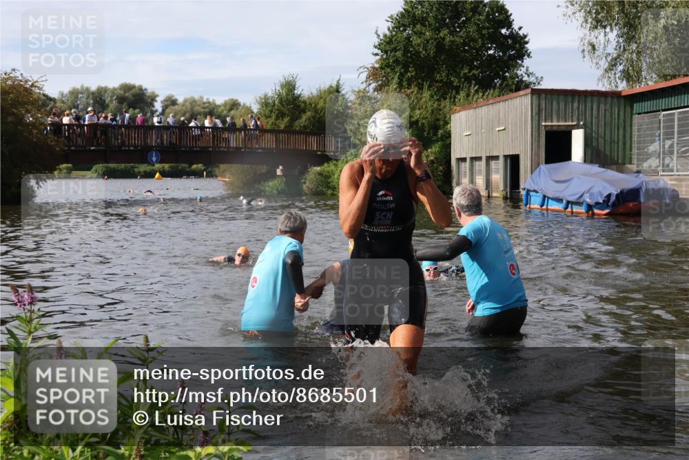 31.08.2025 - Elbe Triathlon Hamburg Luisa Fischer http://msf.ph/oto/8685501 31.08.2025 10:38:43 Schwimmen 1424, 1437, 1496 meine-sportfotos.de