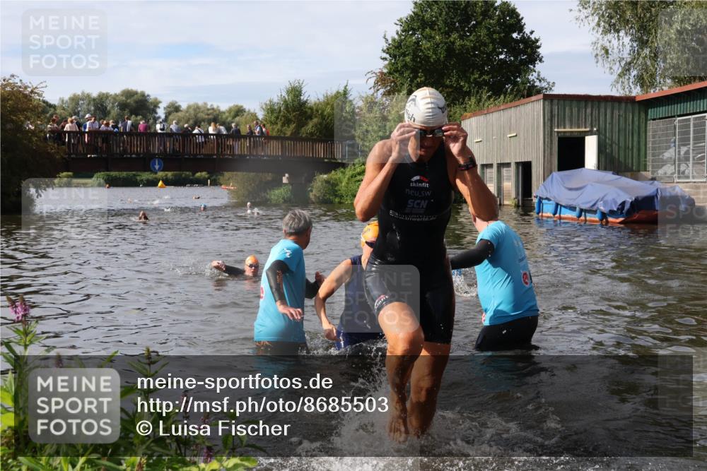 31.08.2025 - Elbe Triathlon Hamburg Luisa Fischer http://msf.ph/oto/8685503 31.08.2025 10:38:43 Schwimmen 1424, 1437, 1496 meine-sportfotos.de