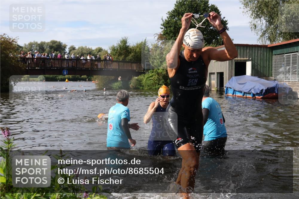 31.08.2025 - Elbe Triathlon Hamburg Luisa Fischer http://msf.ph/oto/8685504 31.08.2025 10:38:44 Schwimmen 1424, 1437, 1496 meine-sportfotos.de