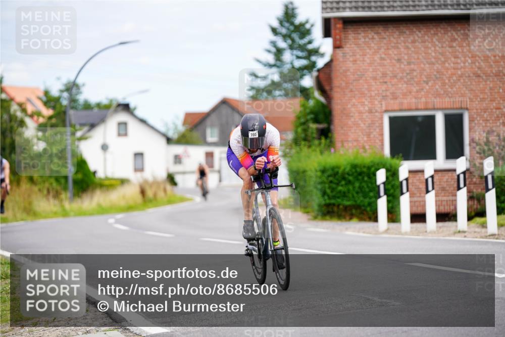 31.08.2025 - Elbe Triathlon Hamburg Michael Burmester http://msf.ph/oto/8685506 31.08.2025 14:10:49 Radfahren 147, 160 meine-sportfotos.de