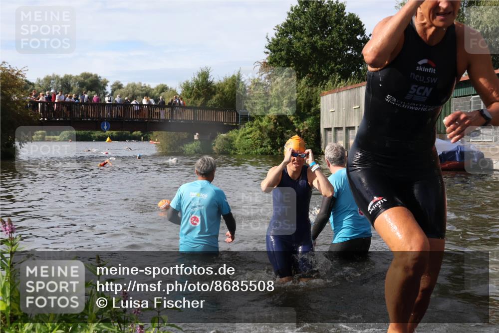 31.08.2025 - Elbe Triathlon Hamburg Luisa Fischer http://msf.ph/oto/8685508 31.08.2025 10:38:44 Schwimmen 1424, 1437, 1496 meine-sportfotos.de
