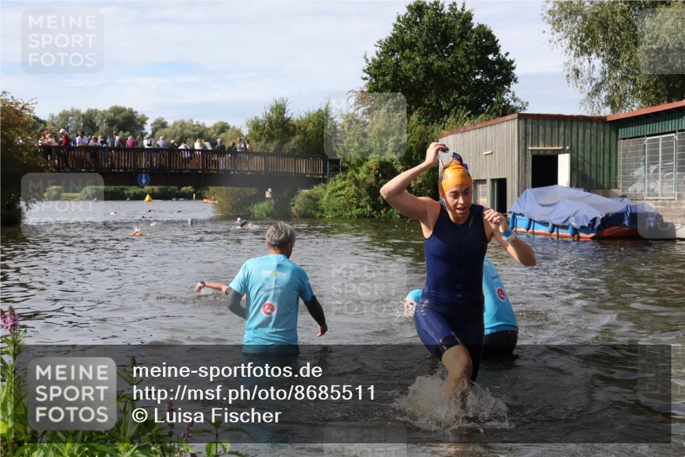 31.08.2025 - Elbe Triathlon Hamburg Luisa Fischer http://msf.ph/oto/8685511 31.08.2025 10:38:45 Schwimmen 1424, 1437, 1496 meine-sportfotos.de