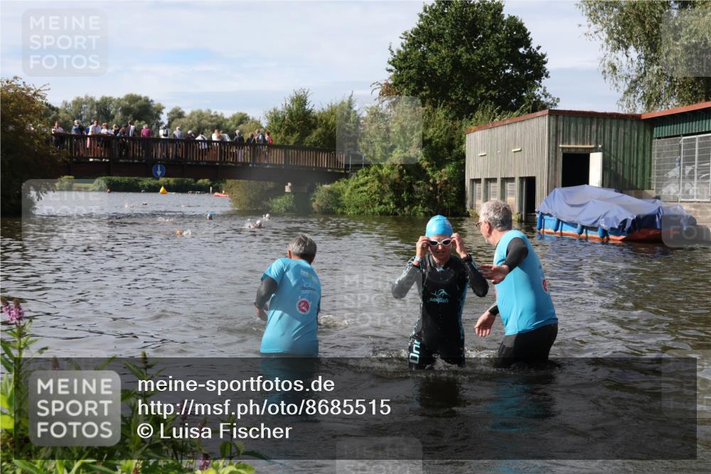 31.08.2025 - Elbe Triathlon Hamburg Luisa Fischer http://msf.ph/oto/8685515 31.08.2025 10:38:49 Schwimmen 1354, 1424, 1437 meine-sportfotos.de