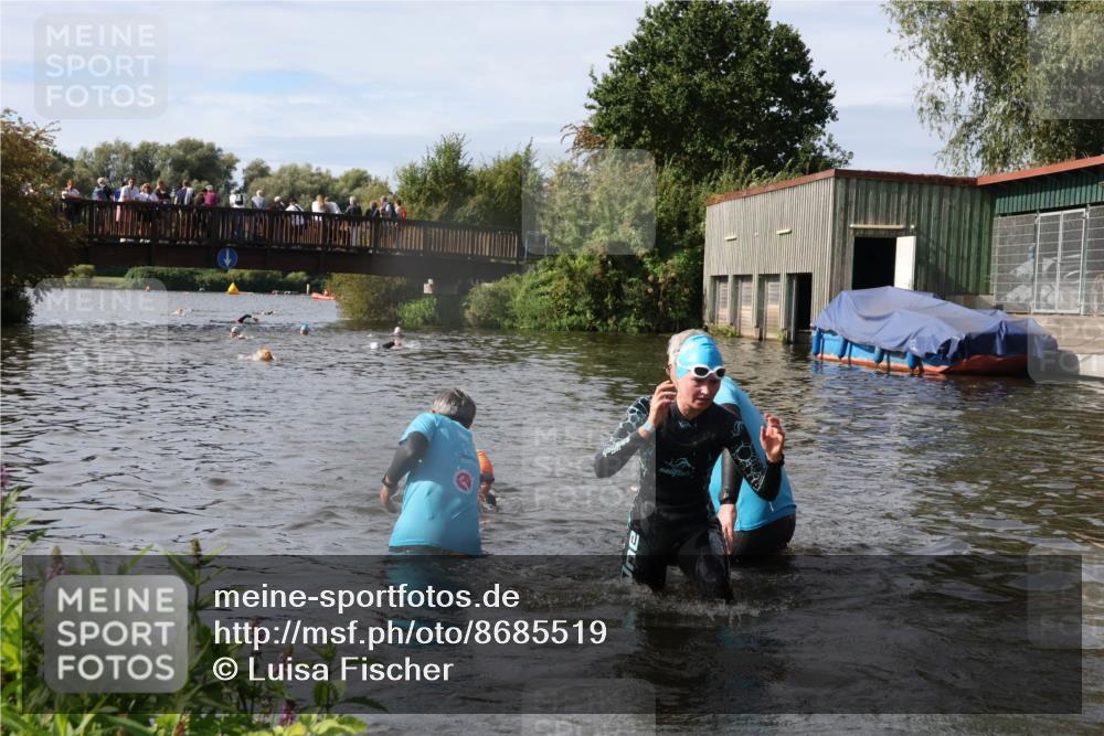 31.08.2025 - Elbe Triathlon Hamburg Luisa Fischer http://msf.ph/oto/8685519 31.08.2025 10:38:49 Schwimmen 1354, 1424, 1437 meine-sportfotos.de