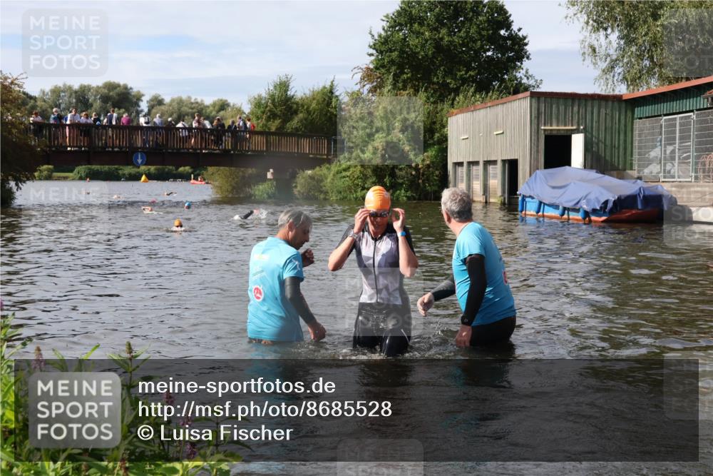 31.08.2025 - Elbe Triathlon Hamburg Luisa Fischer http://msf.ph/oto/8685528 31.08.2025 10:38:53 Schwimmen 1354, 1424 meine-sportfotos.de