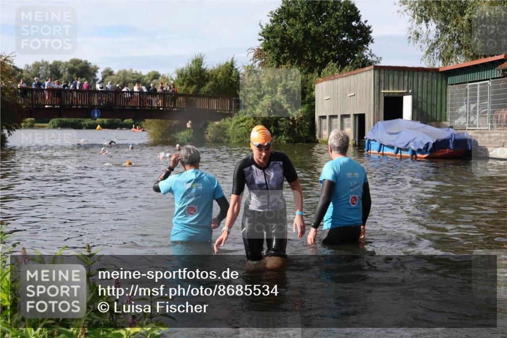 31.08.2025 - Elbe Triathlon Hamburg Luisa Fischer http://msf.ph/oto/8685534 31.08.2025 10:38:55 Schwimmen 1354, 1424 meine-sportfotos.de