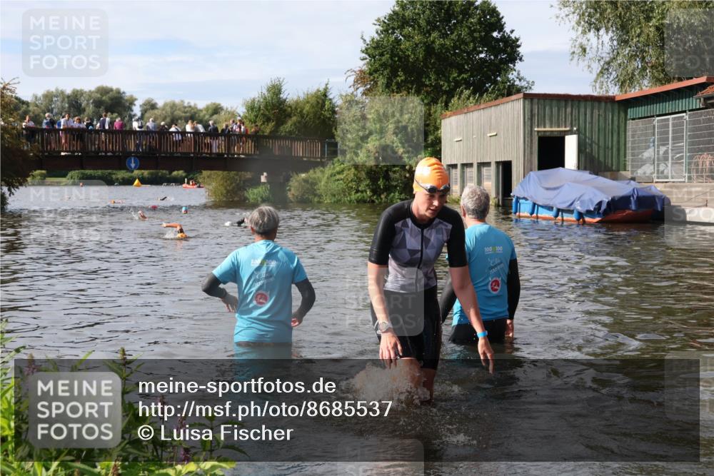31.08.2025 - Elbe Triathlon Hamburg Luisa Fischer http://msf.ph/oto/8685537 31.08.2025 10:38:55 Schwimmen 1354, 1424 meine-sportfotos.de
