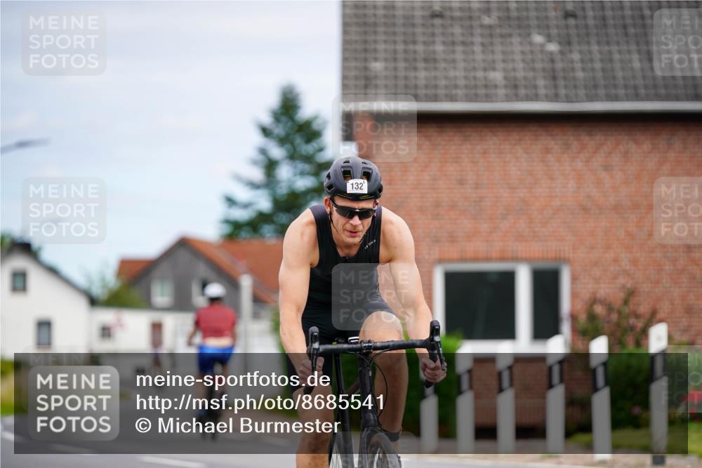 31.08.2025 - Elbe Triathlon Hamburg Michael Burmester http://msf.ph/oto/8685541 31.08.2025 14:10:57 Radfahren 132, 141 meine-sportfotos.de