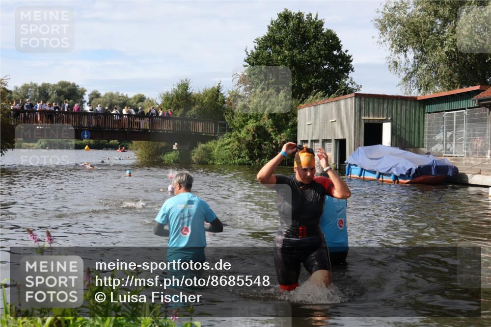 31.08.2025 - Elbe Triathlon Hamburg Luisa Fischer http://msf.ph/oto/8685548 31.08.2025 10:39:15 Schwimmen 1371, 1483 meine-sportfotos.de