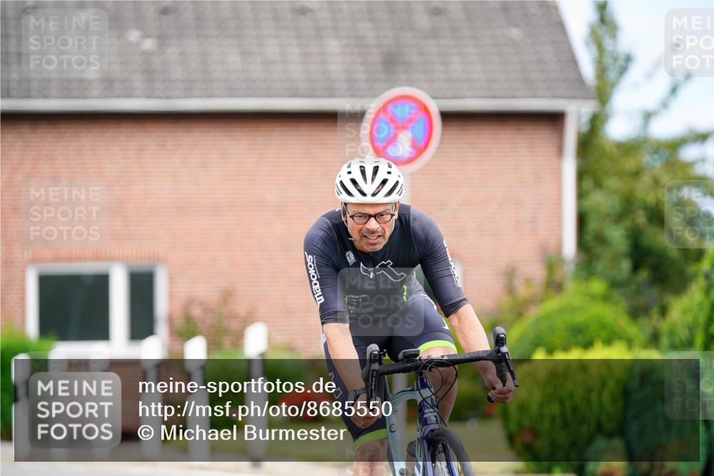 31.08.2025 - Elbe Triathlon Hamburg Michael Burmester http://msf.ph/oto/8685550 31.08.2025 14:11:02 Radfahren 141, 164 meine-sportfotos.de