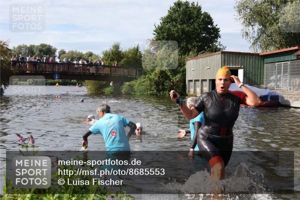 31.08.2025 - Elbe Triathlon Hamburg Luisa Fischer http://msf.ph/oto/8685553 31.08.2025 10:39:16 Schwimmen 1371, 1483 meine-sportfotos.de