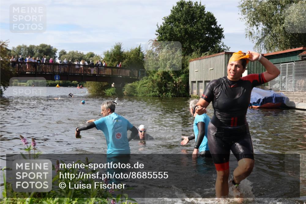 31.08.2025 - Elbe Triathlon Hamburg Luisa Fischer http://msf.ph/oto/8685555 31.08.2025 10:39:16 Schwimmen 1371, 1483 meine-sportfotos.de