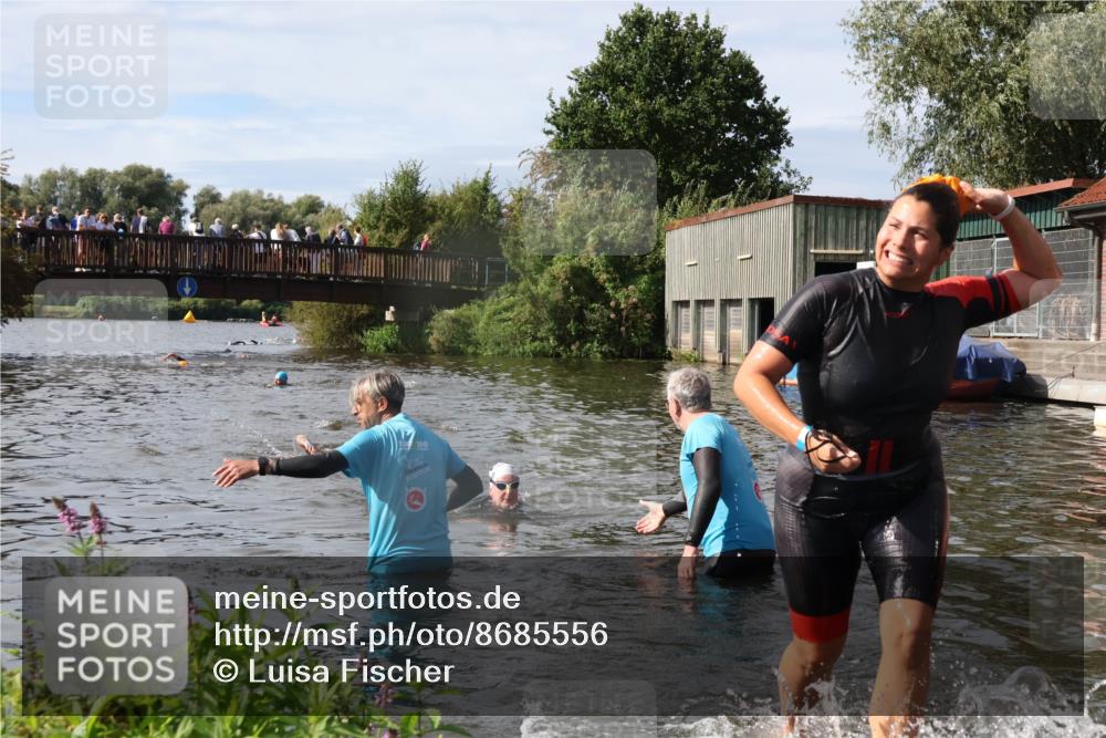 31.08.2025 - Elbe Triathlon Hamburg Luisa Fischer http://msf.ph/oto/8685556 31.08.2025 10:39:16 Schwimmen 1371, 1483 meine-sportfotos.de