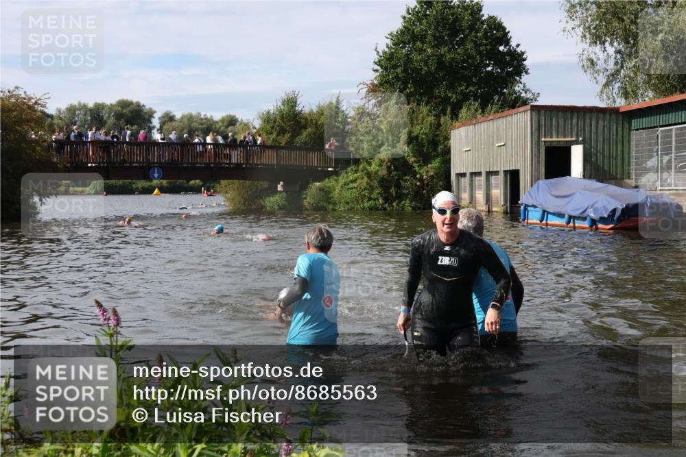 31.08.2025 - Elbe Triathlon Hamburg Luisa Fischer http://msf.ph/oto/8685563 31.08.2025 10:39:21 Schwimmen 1371, 1419, 1483 meine-sportfotos.de