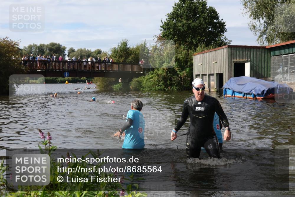 31.08.2025 - Elbe Triathlon Hamburg Luisa Fischer http://msf.ph/oto/8685564 31.08.2025 10:39:21 Schwimmen 1371, 1419, 1483 meine-sportfotos.de