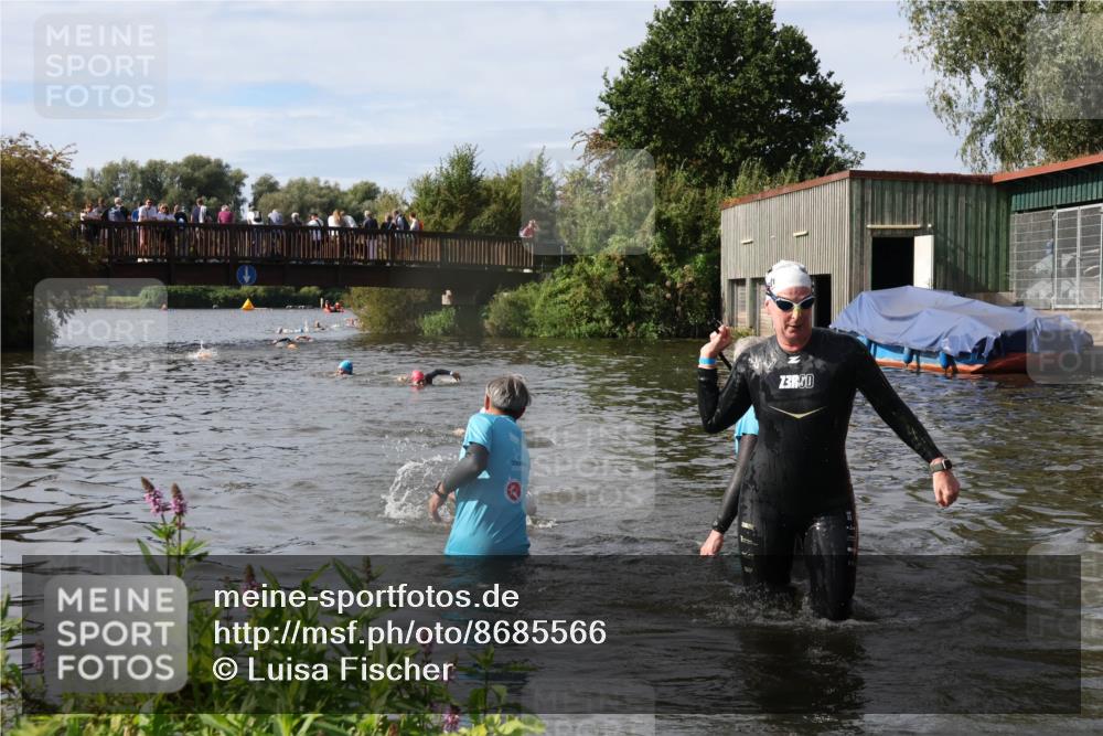 31.08.2025 - Elbe Triathlon Hamburg Luisa Fischer http://msf.ph/oto/8685566 31.08.2025 10:39:21 Schwimmen 1371, 1419, 1483 meine-sportfotos.de