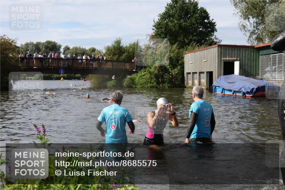 31.08.2025 - Elbe Triathlon Hamburg Luisa Fischer http://msf.ph/oto/8685575 31.08.2025 10:39:24 Schwimmen 1419, 1448, 1483 meine-sportfotos.de