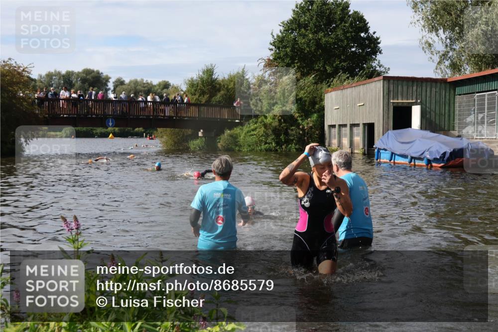 31.08.2025 - Elbe Triathlon Hamburg Luisa Fischer http://msf.ph/oto/8685579 31.08.2025 10:39:25 Schwimmen 1419, 1448, 1483 meine-sportfotos.de