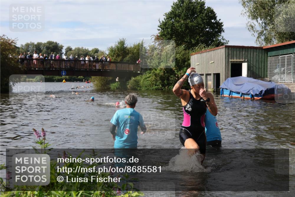 31.08.2025 - Elbe Triathlon Hamburg Luisa Fischer http://msf.ph/oto/8685581 31.08.2025 10:39:25 Schwimmen 1419, 1448, 1483 meine-sportfotos.de