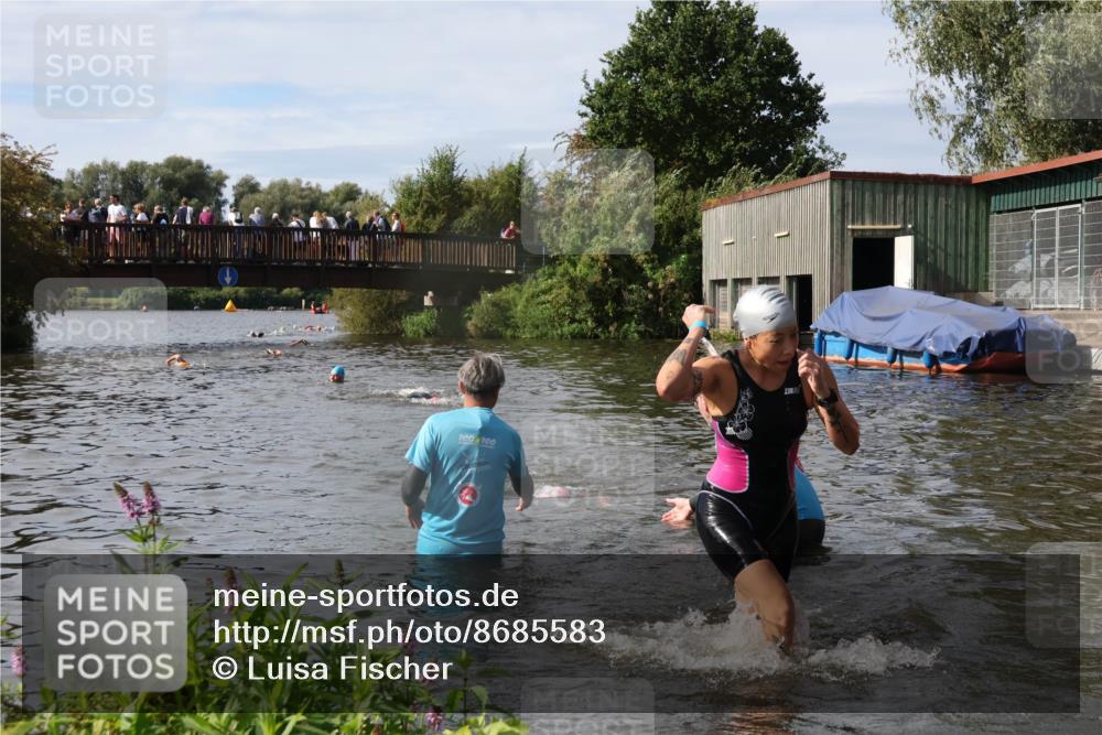 31.08.2025 - Elbe Triathlon Hamburg Luisa Fischer http://msf.ph/oto/8685583 31.08.2025 10:39:26 Schwimmen 1419, 1448, 1483 meine-sportfotos.de