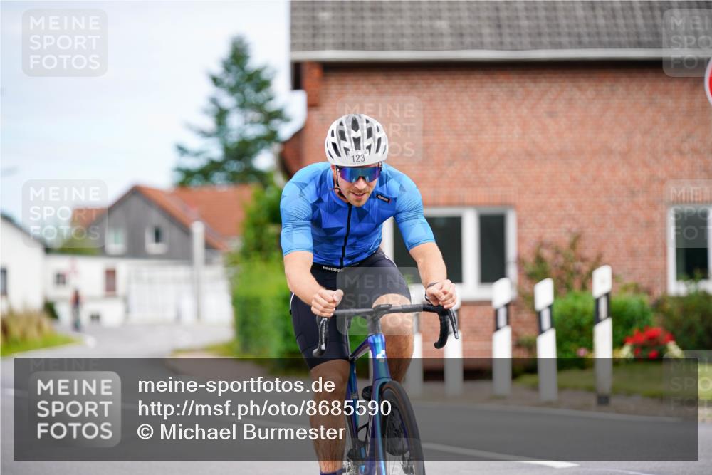31.08.2025 - Elbe Triathlon Hamburg Michael Burmester http://msf.ph/oto/8685590 31.08.2025 14:11:18 Radfahren 123 meine-sportfotos.de