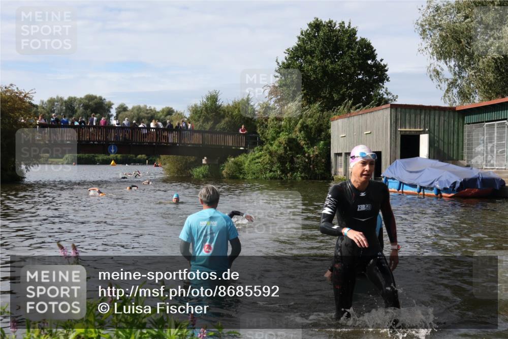 31.08.2025 - Elbe Triathlon Hamburg Luisa Fischer http://msf.ph/oto/8685592 31.08.2025 10:39:32 Schwimmen 1419, 1448 meine-sportfotos.de