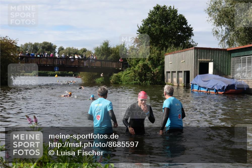 31.08.2025 - Elbe Triathlon Hamburg Luisa Fischer http://msf.ph/oto/8685597 31.08.2025 10:39:40 Schwimmen 1418 meine-sportfotos.de