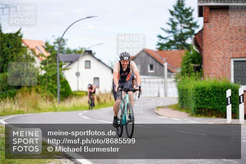 31.08.2025 - Elbe Triathlon Hamburg Michael Burmester http://msf.ph/oto/8685599 31.08.2025 14:11:28 Radfahren 129 meine-sportfotos.de