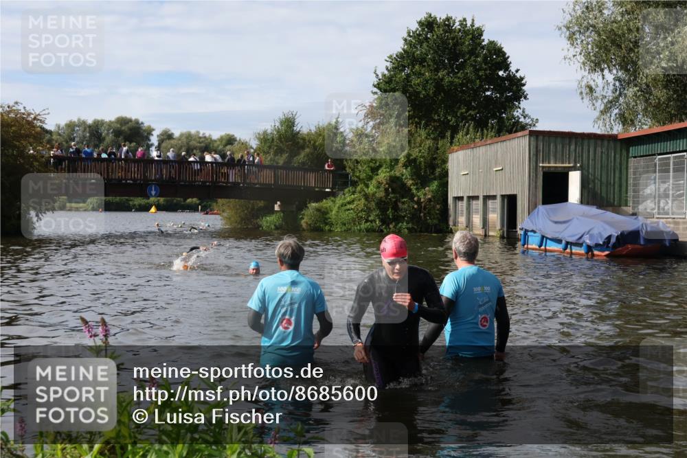 31.08.2025 - Elbe Triathlon Hamburg Luisa Fischer http://msf.ph/oto/8685600 31.08.2025 10:39:40 Schwimmen 1418 meine-sportfotos.de