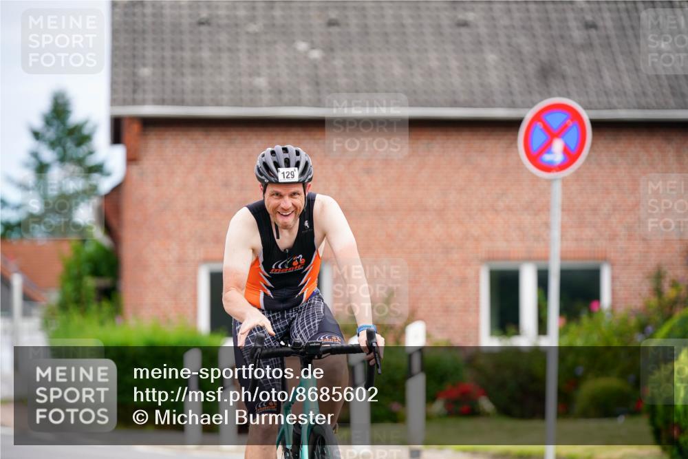 31.08.2025 - Elbe Triathlon Hamburg Michael Burmester http://msf.ph/oto/8685602 31.08.2025 14:11:29 Radfahren 129 meine-sportfotos.de