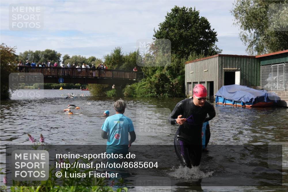 31.08.2025 - Elbe Triathlon Hamburg Luisa Fischer http://msf.ph/oto/8685604 31.08.2025 10:39:41 Schwimmen 1418 meine-sportfotos.de