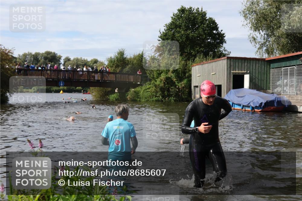31.08.2025 - Elbe Triathlon Hamburg Luisa Fischer http://msf.ph/oto/8685607 31.08.2025 10:39:42 Schwimmen 1418 meine-sportfotos.de