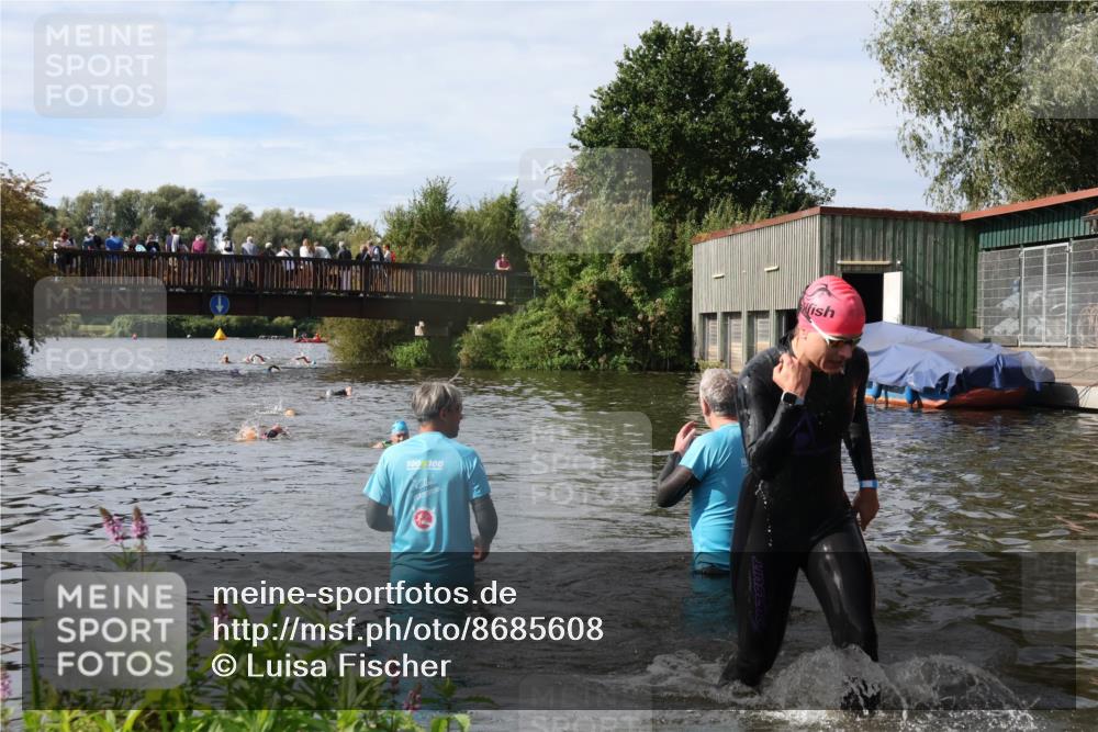 31.08.2025 - Elbe Triathlon Hamburg Luisa Fischer http://msf.ph/oto/8685608 31.08.2025 10:39:42 Schwimmen 1418 meine-sportfotos.de