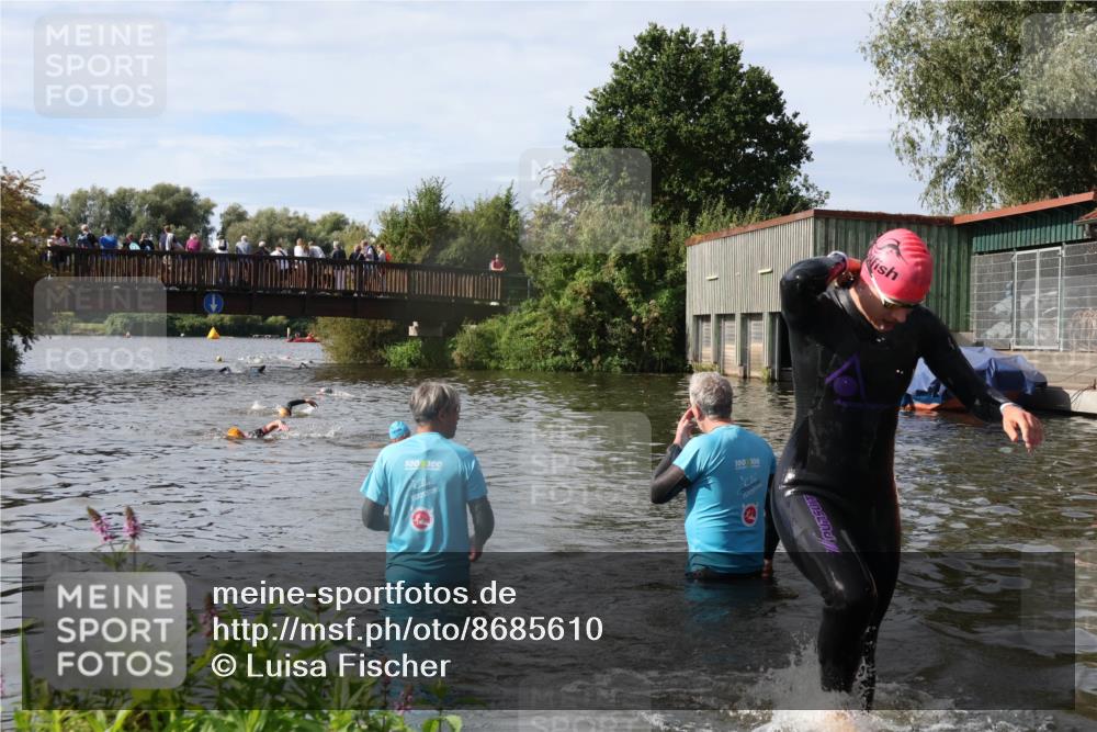 31.08.2025 - Elbe Triathlon Hamburg Luisa Fischer http://msf.ph/oto/8685610 31.08.2025 10:39:42 Schwimmen 1418 meine-sportfotos.de