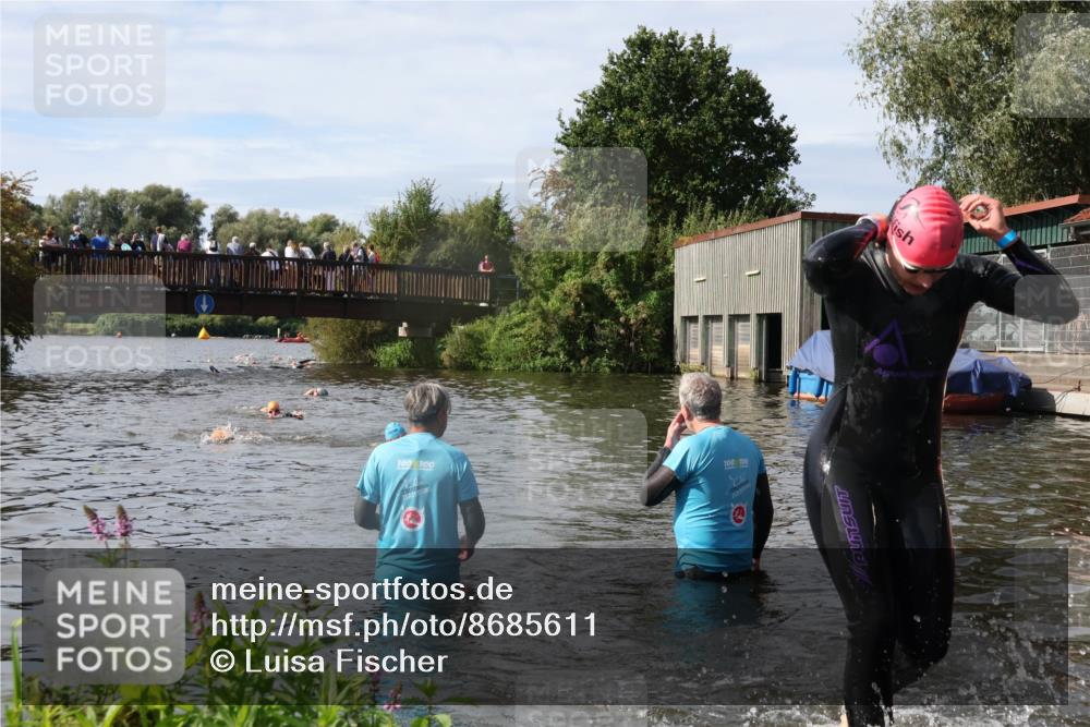 31.08.2025 - Elbe Triathlon Hamburg Luisa Fischer http://msf.ph/oto/8685611 31.08.2025 10:39:43 Schwimmen 1418 meine-sportfotos.de