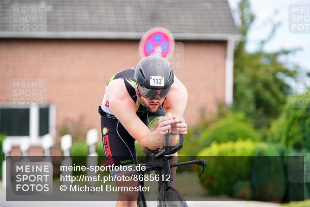 31.08.2025 - Elbe Triathlon Hamburg Michael Burmester http://msf.ph/oto/8685612 31.08.2025 14:11:33 Radfahren 129, 131 meine-sportfotos.de