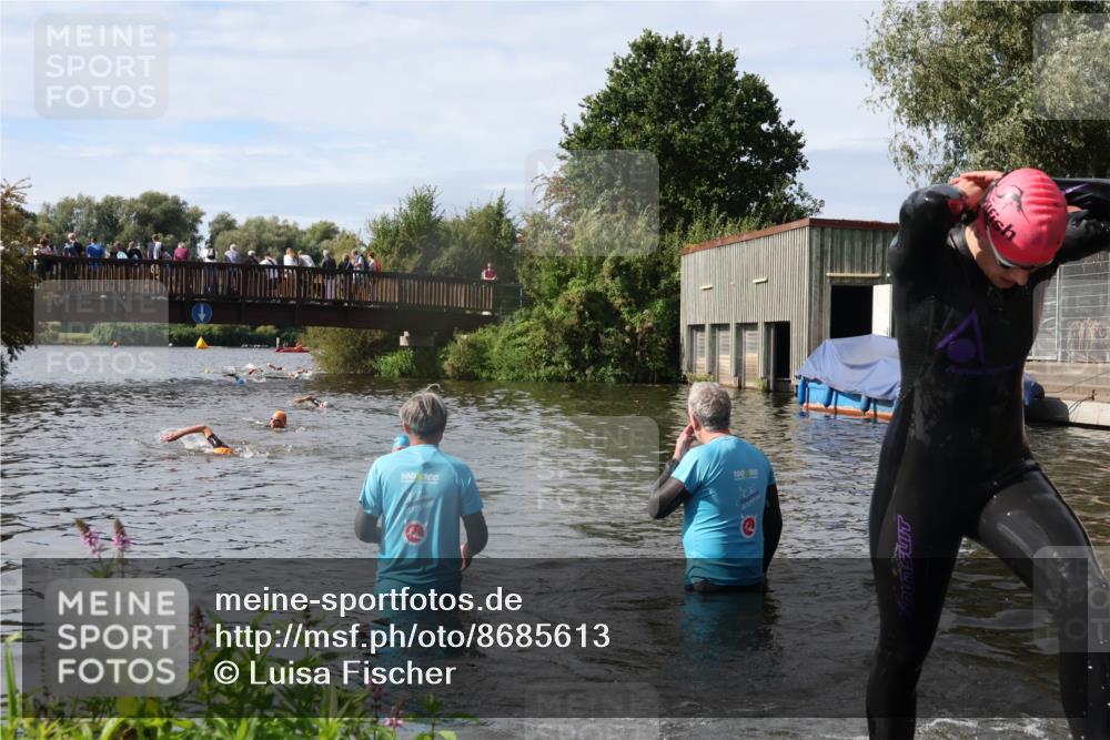 31.08.2025 - Elbe Triathlon Hamburg Luisa Fischer http://msf.ph/oto/8685613 31.08.2025 10:39:43 Schwimmen 1418 meine-sportfotos.de