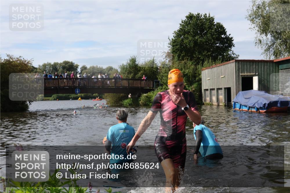 31.08.2025 - Elbe Triathlon Hamburg Luisa Fischer http://msf.ph/oto/8685624 31.08.2025 10:39:59 Schwimmen 1295, 1488 meine-sportfotos.de