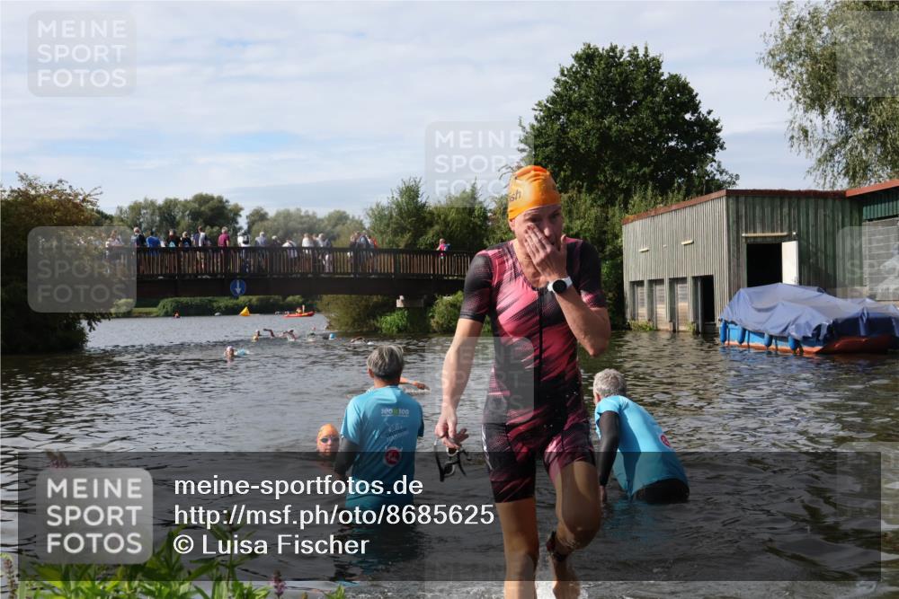 31.08.2025 - Elbe Triathlon Hamburg Luisa Fischer http://msf.ph/oto/8685625 31.08.2025 10:39:59 Schwimmen 1295, 1488 meine-sportfotos.de