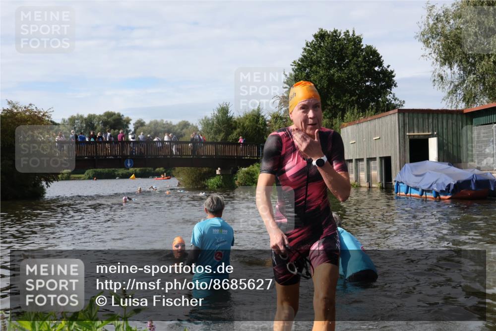 31.08.2025 - Elbe Triathlon Hamburg Luisa Fischer http://msf.ph/oto/8685627 31.08.2025 10:39:59 Schwimmen 1295, 1488 meine-sportfotos.de