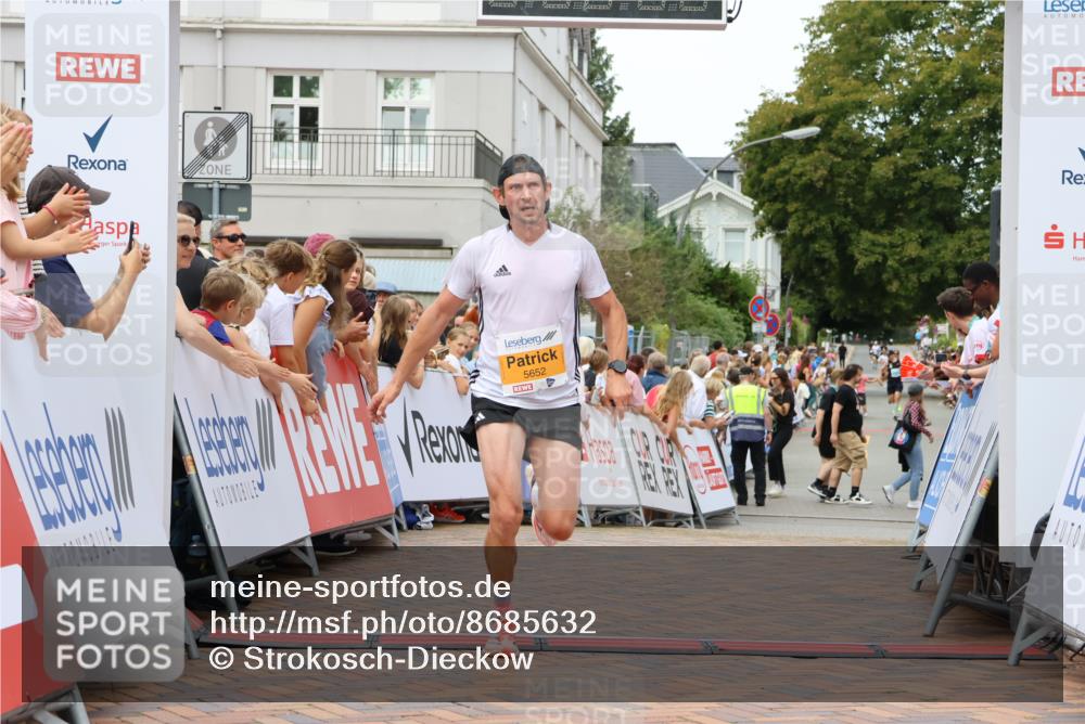 31.08.2025 - 21. Blankeneser Heldenlauf Strokosch-Dieckow http://msf.ph/oto/8685632 31.08.2025 12:00:45 Ziel 5652, 4333 meine-sportfotos.de