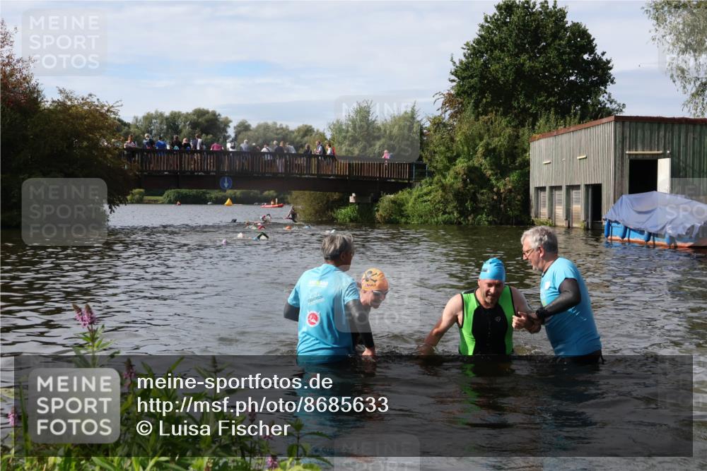 31.08.2025 - Elbe Triathlon Hamburg Luisa Fischer http://msf.ph/oto/8685633 31.08.2025 10:40:03 Schwimmen 1295, 1446, 1488 meine-sportfotos.de