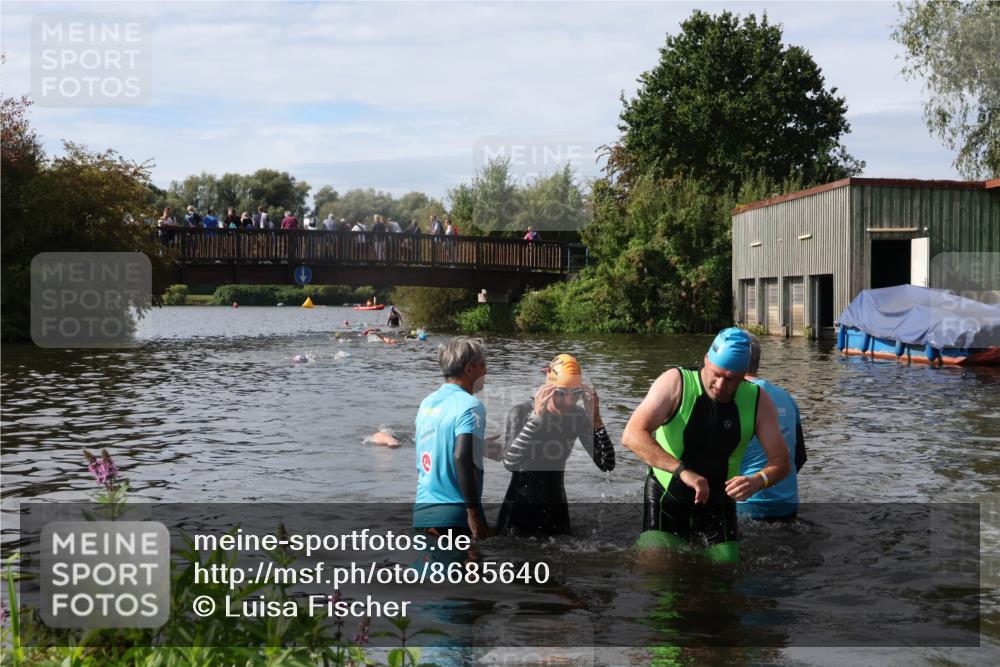 31.08.2025 - Elbe Triathlon Hamburg Luisa Fischer http://msf.ph/oto/8685640 31.08.2025 10:40:05 Schwimmen 1295, 1386, 1446 meine-sportfotos.de