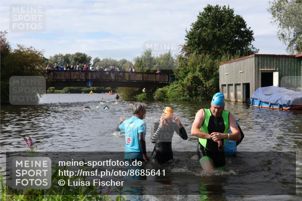 31.08.2025 - Elbe Triathlon Hamburg Luisa Fischer http://msf.ph/oto/8685641 31.08.2025 10:40:05 Schwimmen 1295, 1386, 1446 meine-sportfotos.de