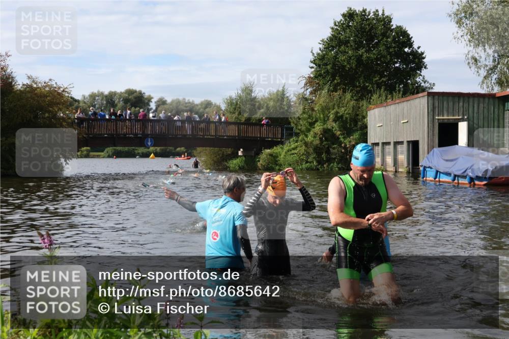 31.08.2025 - Elbe Triathlon Hamburg Luisa Fischer http://msf.ph/oto/8685642 31.08.2025 10:40:05 Schwimmen 1295, 1386, 1446 meine-sportfotos.de
