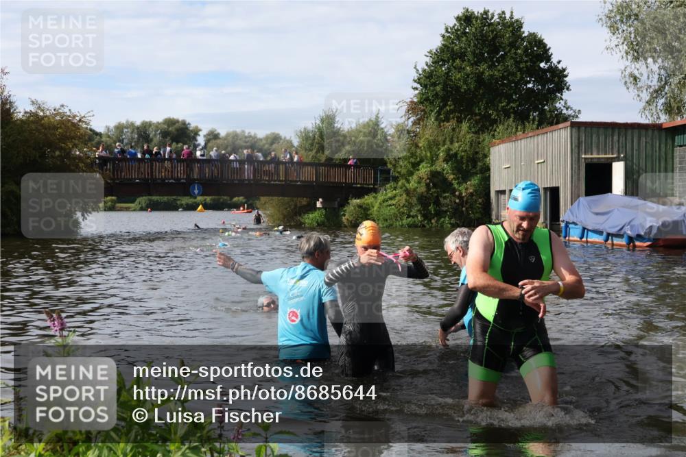 31.08.2025 - Elbe Triathlon Hamburg Luisa Fischer http://msf.ph/oto/8685644 31.08.2025 10:40:06 Schwimmen 1295, 1386, 1446 meine-sportfotos.de