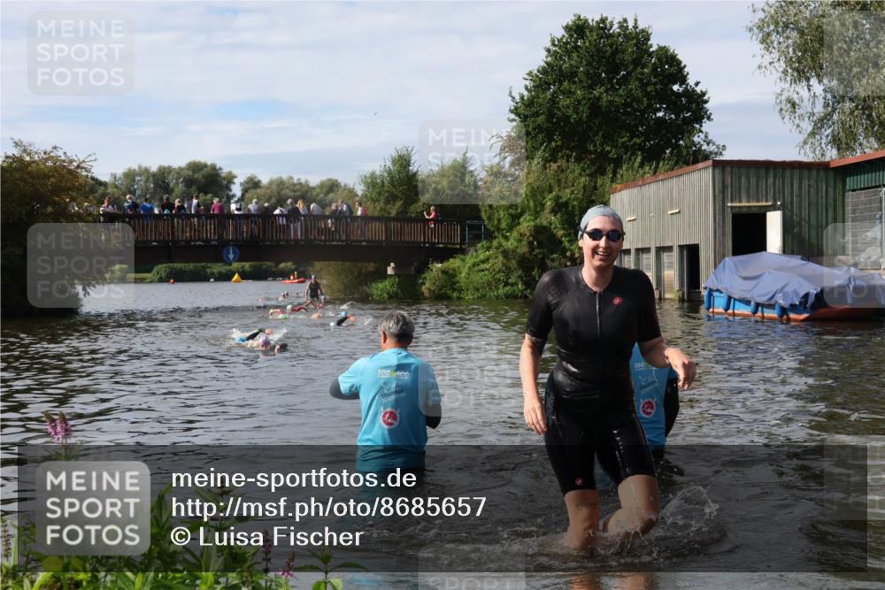 31.08.2025 - Elbe Triathlon Hamburg Luisa Fischer http://msf.ph/oto/8685657 31.08.2025 10:40:13 Schwimmen 1386, 1446 meine-sportfotos.de
